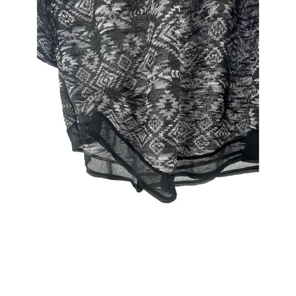 Signature Studio Gray Black Aztec Knit Chiffon Trim V-Neck Sweater Women's 1X - Picture 3 of 5